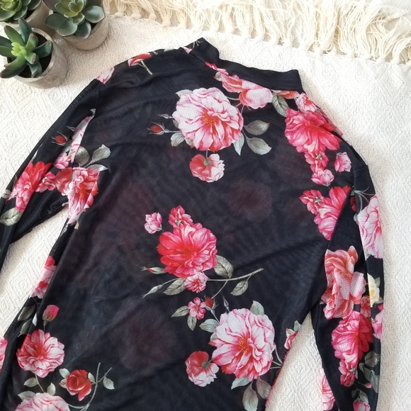 Honeybum floral Top - Picture 2 of 4